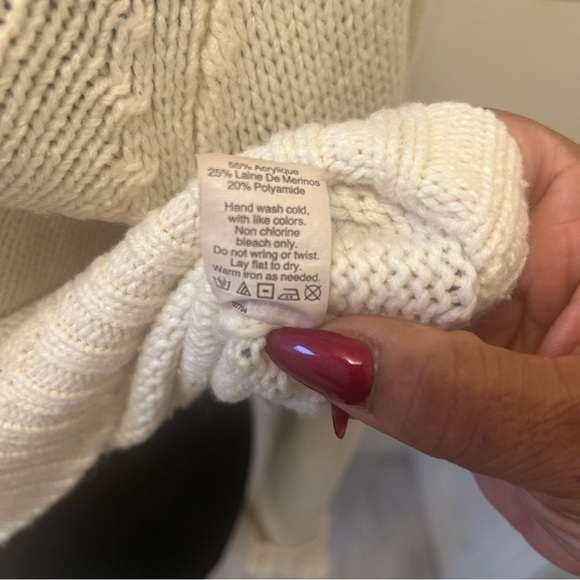 Women's Cable Knit Sweater - White - Picture 7 of 10